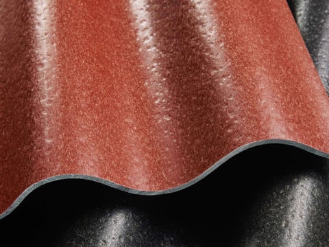 Robuuste, recyclebare profielpanelen voor gevelbekleding in esthetisch rood en zwart en hoge duurzaamheid