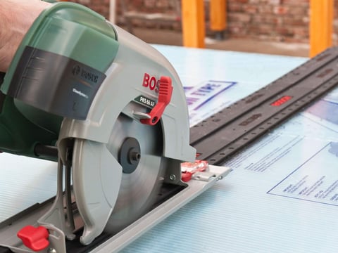 Craftsman zaagt meerwandige platen op maat - stap-voor-stap installatie-instructies voor een ideaal doe-het-zelf project