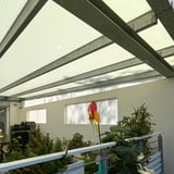 Terrasoverkapping met Scobalit Acrylglas kanaalplaten Goud-opaal, zijaanzicht