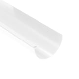 Dakgoot van wit PVC, detailweergave van het halfronde profiel