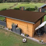 Modern tuinhuis met plat dak van sepiabruine dakpanplaat 2/1060