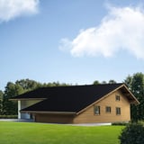Dakpanplaat 2/1060 Gitzwart (RAL 9005) op een houten huis met garage, toepassingsvoorbeeld