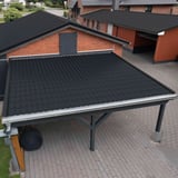 Dakpanplaat 2/1060 Gitzwart (RAL 9005) op een carport, toepassingsvoorbeeld