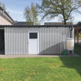 Damwandplaat 20/1100 Zilver-Metallic als wandbekleding van een garage met witte deur