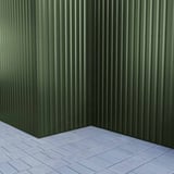 Damwandplaat 20/1100 wand chroomoxide groen, detailweergave van de profielstructuur en kleur op een hoek