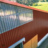 Damwandplaat 20/1100, Roodbruin (RAL 8012), 0,75 mm staal, als wand gecombineerd met lichtplaten