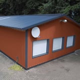 Damwandplaat 35/207 wand koperbruin als gevel van een klein bedrijfsgebouw