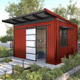 Damwandplaat T18DR Koraalrood (RAL 3016) als dak op een rood tuinhuis