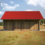 Damwandplaat T18DR Koraalrood (RAL 3016) als dak op een houten schuur in het landschap