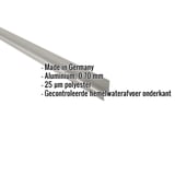 Plint aluminium zilver-metallic met ingebedde gegevens over materiaal, dikte en coating
