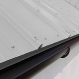 Dakgootprofiel aluminium Zilver-Metallic aan de dakrand met dakgoot en damwandplaat