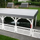 Gelegde zwarte EPDM dakfolie 1,20 mm op het platte dak van een witte carport