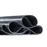 EPDM dakfolie zwart 1,50 mm, opgerold, close-up op witte achtergrond