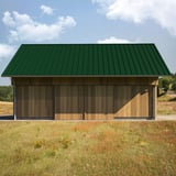 Felsplaat 33/500-LE aluminium mosgroen (RAL 6005) als dakbedekking op een houten gebouw