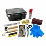 Gereedschapset met zwarte koffer, rollen, schaar, handschoenen, lijm, schuurpads en duimstok