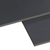 Detailaanzicht van de randen van twee HPL platen 6 mm Antracietgrijs, licht ruw oppervlak