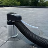Kabeldoorvoer DACHPROTECT, aluminium, zwart en zilver-metallic, met ingevoerde geribbelde buis