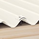 Witte kalot profiel 18/1064 op een damwandplaat met schroef en houten onderconstructie