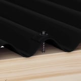 Kalot profiel 18/1064 Gitzwart RAL 9005 op damwandplaat met schroef en houten onderconstructie