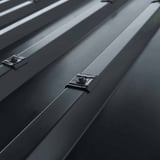 Kalotten profiel 45/1000 aluminium antracietgrijs RAL 7016 op damwandplaat gelegd