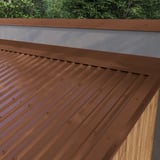 Wandafsluiting Notenbruin (RAL 8011) op een dak gemonteerd, detailweergave