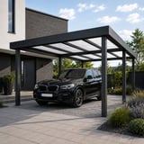 Donkere carport met heldere polycarbonaat lichtplaten 16 mm als dak, een auto eronder