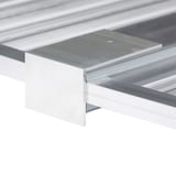 Remhoek van blank aluminium, gemonteerd op een 16 mm plaat, detailweergave