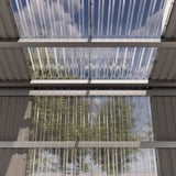 PVC damwandplaat, 1,40 mm, helder, licht blauw getint, als lichtplaat in een dakconstructie gemonteerd