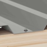 RVS schroef in diepte van een grijze damwandplaat op houtconstructie, detailaanzicht