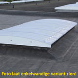 Gebogen polycarbonaat lichtplaat 20 mm, helder, op plat dak gemonteerd, opmerking over enkelwandige variant