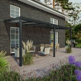 Terrasoverkapping RAL 7016 met 16 mm polycarbonaat dak aan een huis
