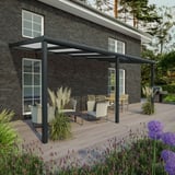 Terrasoverkapping Sunrooms in RAL 7016 met 16 mm polycarbonaat dak aan huis