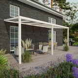 Terrasoverkapping RAL 9001 met 16 mm polycarbonaat dak, totaalbeeld bij huis