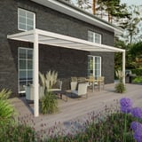 Terrasoverkapping RAL 9001 met 16 mm polycarbonaat dak, gemonteerd aan donker huis