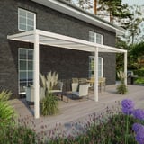 Terrasoverkapping RAL 9001 van Sunrooms met 16 mm polycarbonaat dak, gemonteerd aan huis, totaalbeeld