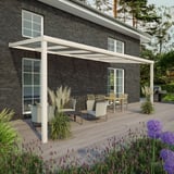 Terrasoverkapping RAL 9001 met 16 mm polycarbonaat dak aan een huis