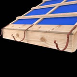 Twee koperbruine dakgoothouders gemonteerd op een houten dakrand, met blauw folie op de dakconstructie