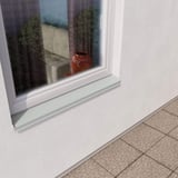 Dorpel van lichtgrijs RAL 7035 staal, 0,50 mm dikte, gemonteerd onder een raam, plaatsing