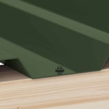 Verzinkte schroef in chroomoxide groen (RAL 6020) gemonteerd in diepe golf op houtconstructie