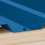 Verzinkte schroef in Gentiaanblauw RAL 5010 gemonteerd in diepe golf op houtconstructie
