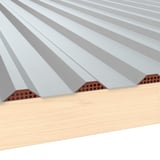 Geperforeerd tandprofiel, koperbruin (RAL 8004) van staal, onder damwandplaat op houtconstructie