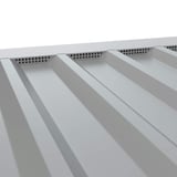 Geperforeerd tandprofiel, Zilver-Metallic, op damwandplaat gemonteerd, ventilatiegaten zichtbaar