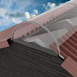 Heldere polycarbonaat lichtstraat 1,20 mm op een dak met rode dakpannen