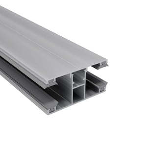 DUO middenprofiel 16 mm van blank aluminium, schuin van boven met zichtbare afdichtingen