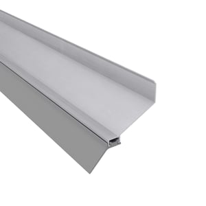 Wandaansluitprofiel van blank aluminium, schuin van boven met smalle afdichtingslip