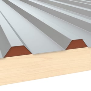 Tandplaat ongeperforeerd, koperbruin, 0,75 mm staal, op houten onderconstructie, detail