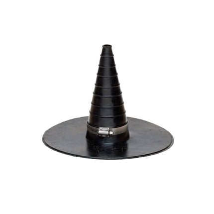 DACHPROTECT buismanchet van zwart EPDM met conische schacht en metalen spanband, vrijstaand