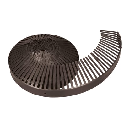 Dakvoetkam van donkerbruin PVC, opgerold, met zichtbare ventilatievingers