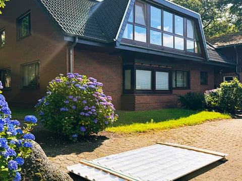 Levering van dakplaat voor eengezinswoning Levering van dakplaten voor een woonhuis â voorbeeld van een correcte levering.