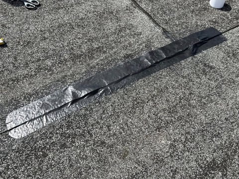 Eenvoudig afdichten van een scheur met de flexibele reparatietape